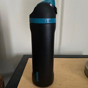 Owala - 24oz FreeSip Stainless Steel Water Bottle